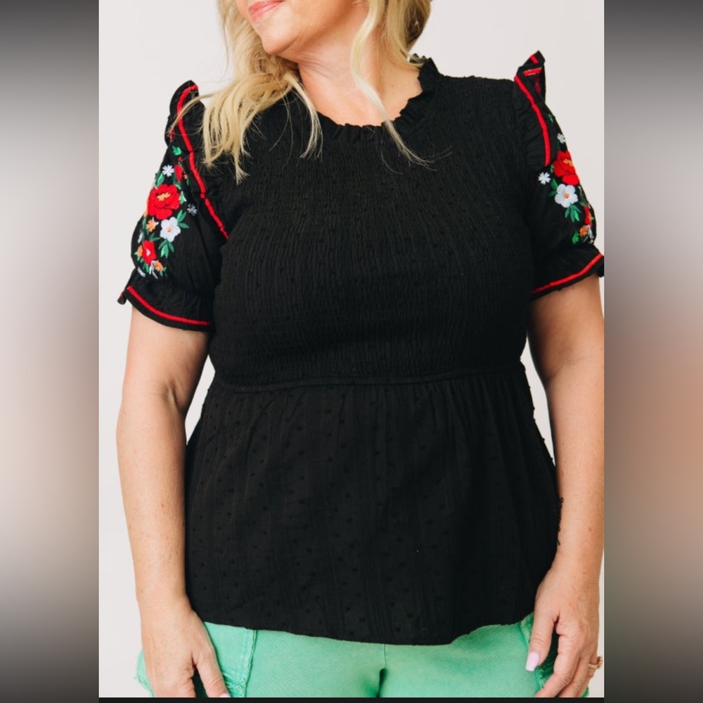 Nwot Savannah Jane Smocked Top - image 1